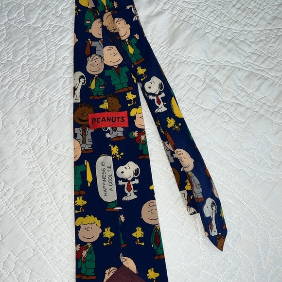 Vintage PEANUTS 100% silk Snoopy neck tie. - Picture 3 of 5
